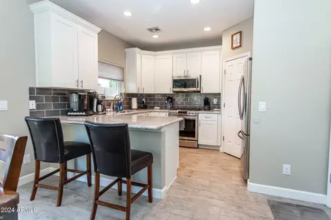 Kitchen - 3043 E Fremont Rd, Phoenix, AZ 85042 photo 2 of 4