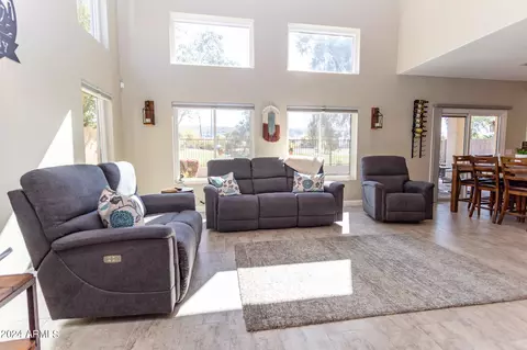 Living - 3043 E Fremont Rd, Phoenix, AZ 85042 photo 2 of 3