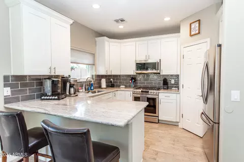 Kitchen - 3043 E Fremont Rd, Phoenix, AZ 85042 photo 1 of 4