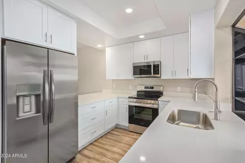 1017 E Maryland Ave #102, Phoenix, AZ 85014