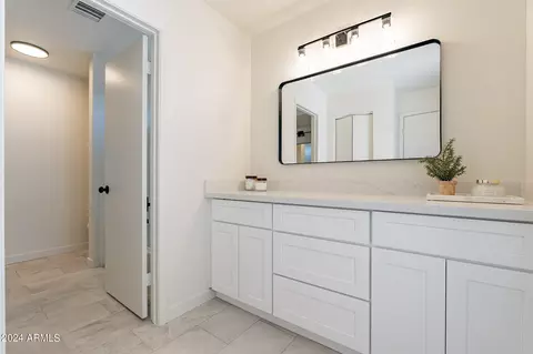Bath - 6631 E Jasmine St, Mesa, AZ 85205 photo 2 of 5