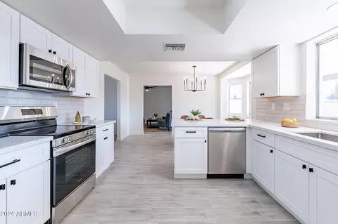 Kitchen - 6631 E Jasmine St, Mesa, AZ 85205 photo 4 of 4