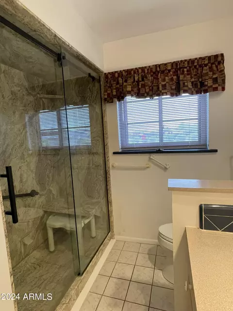 Bath - 1032 E Irvine Rd, Phoenix, AZ 85086 photo 2 of 4