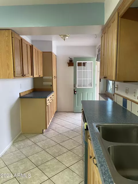 Kitchen - 1032 E Irvine Rd, Phoenix, AZ 85086 photo 4 of 10