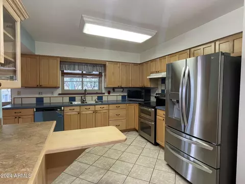 Kitchen - 1032 E Irvine Rd, Phoenix, AZ 85086 photo 9 of 10