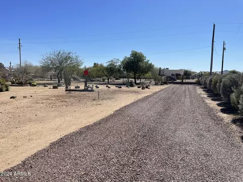 Exterior - 1032 E Irvine Rd, Phoenix, AZ 85086 photo 4 of 11
