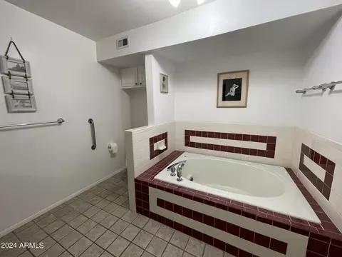 Bath - 1032 E Irvine Rd, Phoenix, AZ 85086 photo 4 of 4