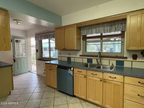 Kitchen - 1032 E Irvine Rd, Phoenix, AZ 85086 photo 10 of 10