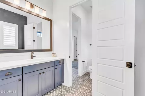 Bath - 1338 E Crescent Way, Gilbert, AZ 85298 photo 6 of 9