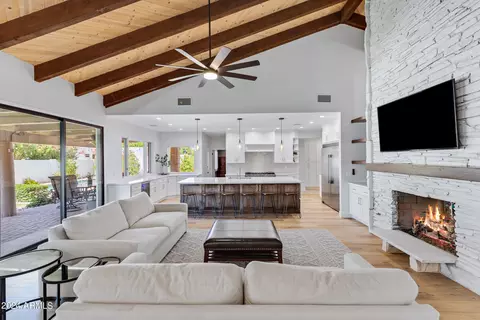 3152 E Fox St, Mesa, AZ 85213