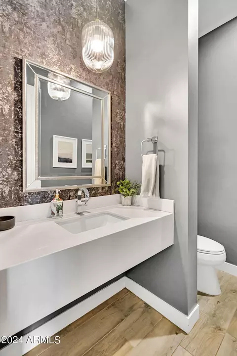 Bath - 626 E Galvin St, Phoenix, AZ 85086 photo 8 of 8