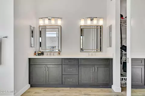Bath - 626 E Galvin St, Phoenix, AZ 85086 photo 3 of 8