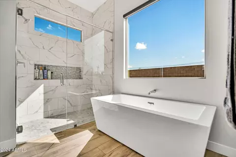 Bath - 626 E Galvin St, Phoenix, AZ 85086 photo 2 of 8