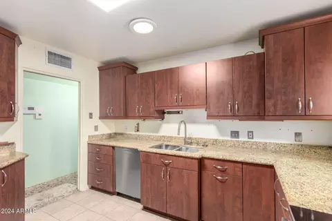 Kitchen - 2501 E Turney Ave, Phoenix, AZ 85016 photo 3 of 3