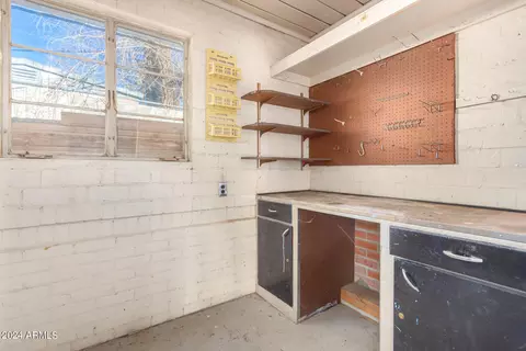 Exterior - 2501 E Turney Ave, Phoenix, AZ 85016 photo 11 of 18
