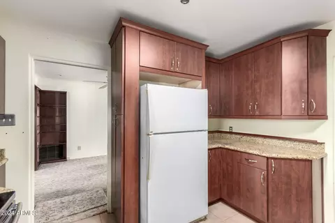 Kitchen - 2501 E Turney Ave, Phoenix, AZ 85016 photo 2 of 3