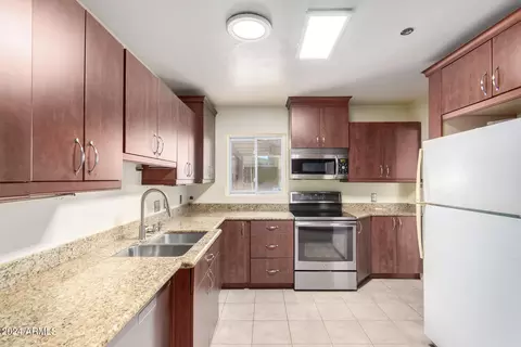 Kitchen - 2501 E Turney Ave, Phoenix, AZ 85016 photo 1 of 3