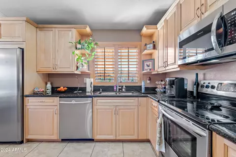 Kitchen - 2269 E Marlene Dr, Gilbert, AZ 85296 photo 4 of 10