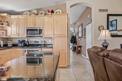 Kitchen - 2269 E Marlene Dr, Gilbert, AZ 85296 photo 9 of 10