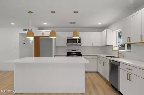 Kitchen - 634 E Manhatton Dr, Tempe, AZ 85282 photo 3 of 8