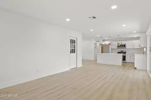 Kitchen - 634 E Manhatton Dr, Tempe, AZ 85282 photo 8 of 8