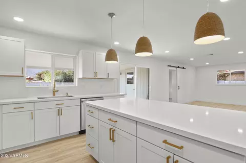 Kitchen - 634 E Manhatton Dr, Tempe, AZ 85282 photo 5 of 8