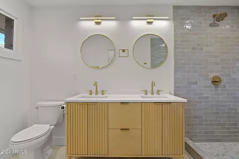 Bath - 634 E Manhatton Dr, Tempe, AZ 85282 photo 1 of 3