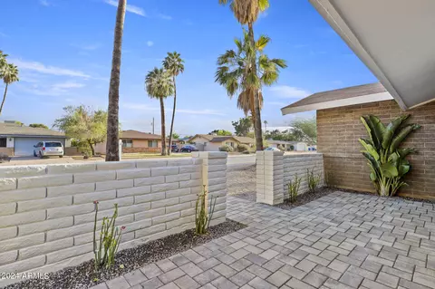 Exterior - 634 E Manhatton Dr, Tempe, AZ 85282 photo 5 of 9