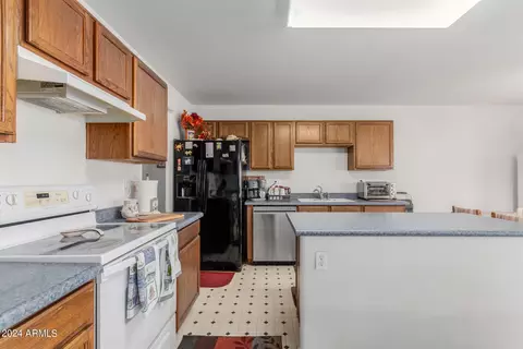 Kitchen - 10622 E Arbor Ave, Mesa, AZ 85208 photo 3 of 3