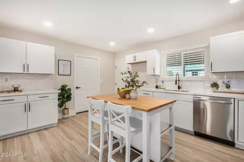 Kitchen - 370 W 21st Ave, Apache Junction, AZ 85120 photo 2 of 3