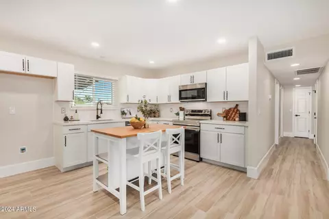 Kitchen - 370 W 21st Ave, Apache Junction, AZ 85120 photo 1 of 3