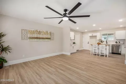 Living - 370 W 21st Ave, Apache Junction, AZ 85120 photo 1 of 1