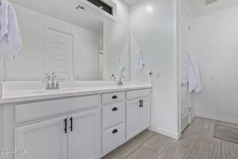 Bath - 9534 E Tesla Ave, Mesa, AZ 85212 photo 1 of 2