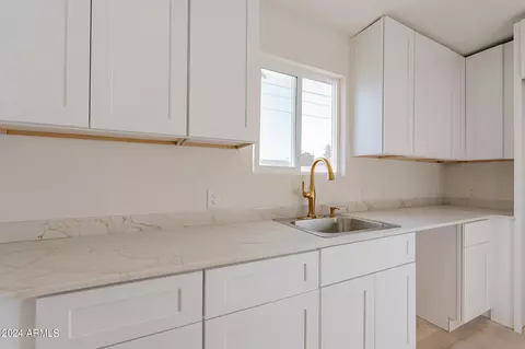 10002 N 16th Ave, Phoenix, AZ 85021