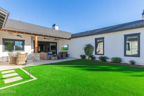 Exterior - 4922 N 46th St, Phoenix, AZ 85018 photo 6 of 11