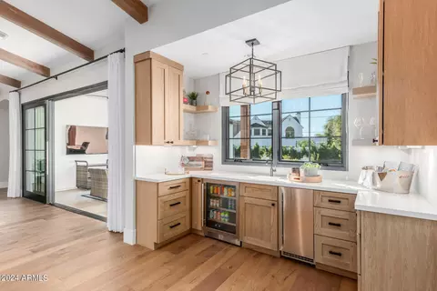 Kitchen - 4922 N 46th St, Phoenix, AZ 85018 photo 4 of 10