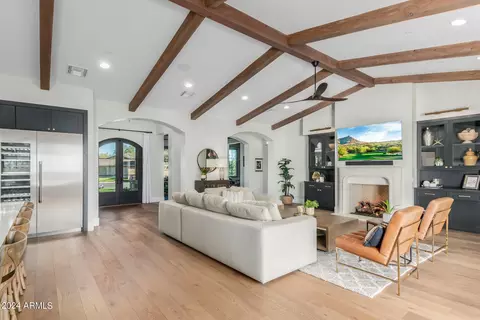 Living - 4922 N 46th St, Phoenix, AZ 85018 photo 1 of 7