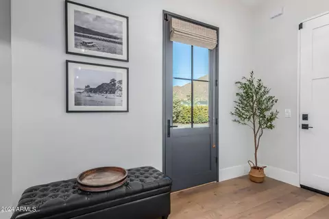 Entry Way - 4922 N 46th St, Phoenix, AZ 85018 photo 2 of 2