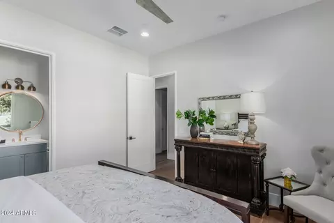 Bedroom - 4922 N 46th St, Phoenix, AZ 85018 photo 8 of 8