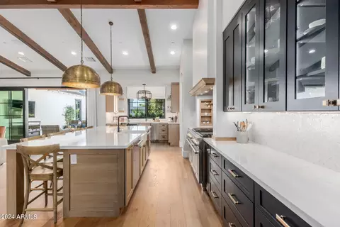 Kitchen - 4922 N 46th St, Phoenix, AZ 85018 photo 5 of 10