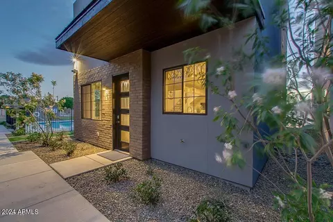 2825 N 42nd St #11, Phoenix, AZ 85008