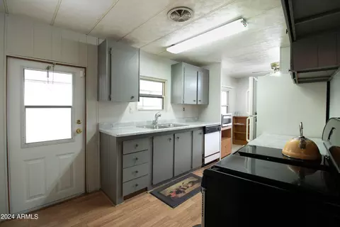 10220 E Apache Trl #6, Apache Junction, AZ 85120 photo 6