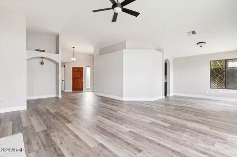 302 E Vaughn Ave, Gilbert, AZ 85234 photo 4