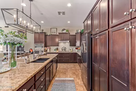 Kitchen - 5802 S Seton Ave, Gilbert, AZ 85298 photo 2 of 8