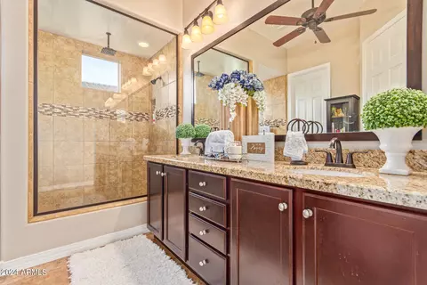 Bath - 5802 S Seton Ave, Gilbert, AZ 85298 photo 3 of 4