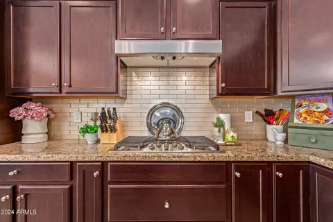 Kitchen - 5802 S Seton Ave, Gilbert, AZ 85298 photo 5 of 8