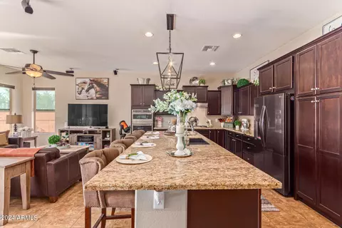 Kitchen - 5802 S Seton Ave, Gilbert, AZ 85298 photo 3 of 8