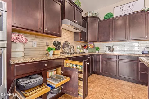 Kitchen - 5802 S Seton Ave, Gilbert, AZ 85298 photo 8 of 8