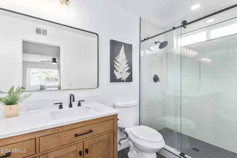 Bath - 1606 E Julie Dr, Tempe, AZ 85283 photo 1 of 3