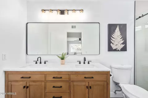 Bath - 1606 E Julie Dr, Tempe, AZ 85283 photo 2 of 3